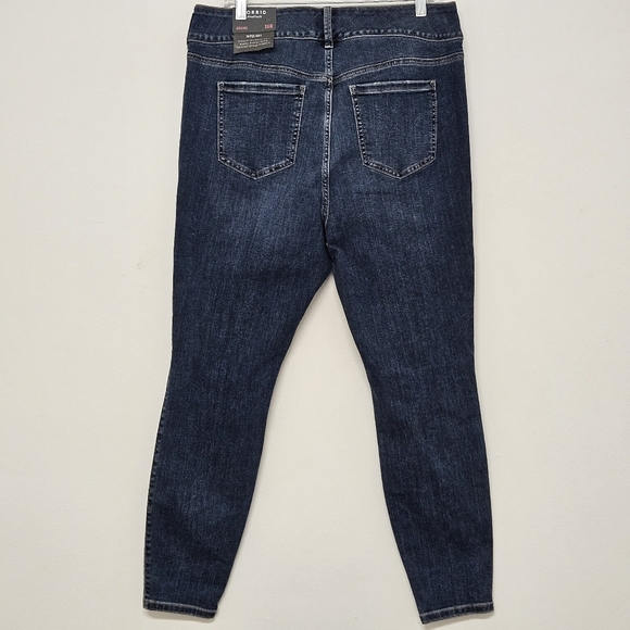 35 NWT TORRID HIGH-RISE DISTRESSED JEGGINGS WOMEN'S PLUS SIZE 16R - Picture 3 of 13